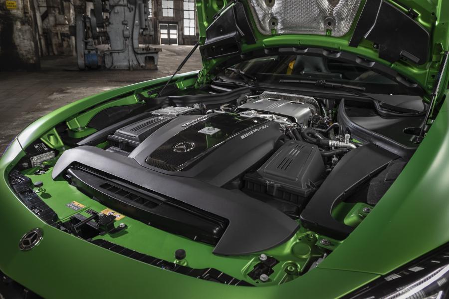 Моторный отсек Mercedes-AMG GT R (C190) 2019 года  (WW) (фото 35 из 45)